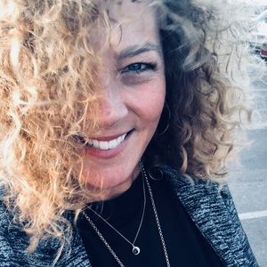 Meet your Posher, Leslie